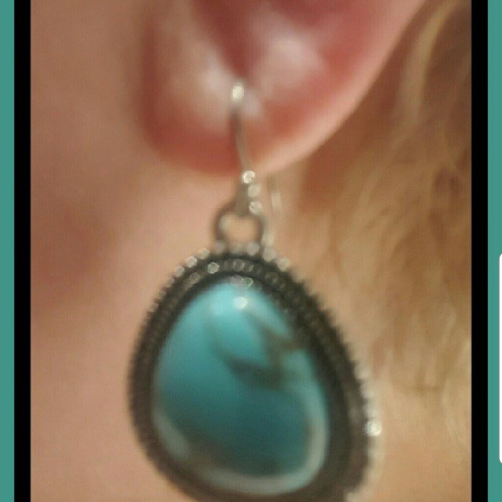 Lucky Brand Bohemian Drop Dangle Earrings W/a semi Precious Turquoise Stone 1"x1 - Picture 2 of 5